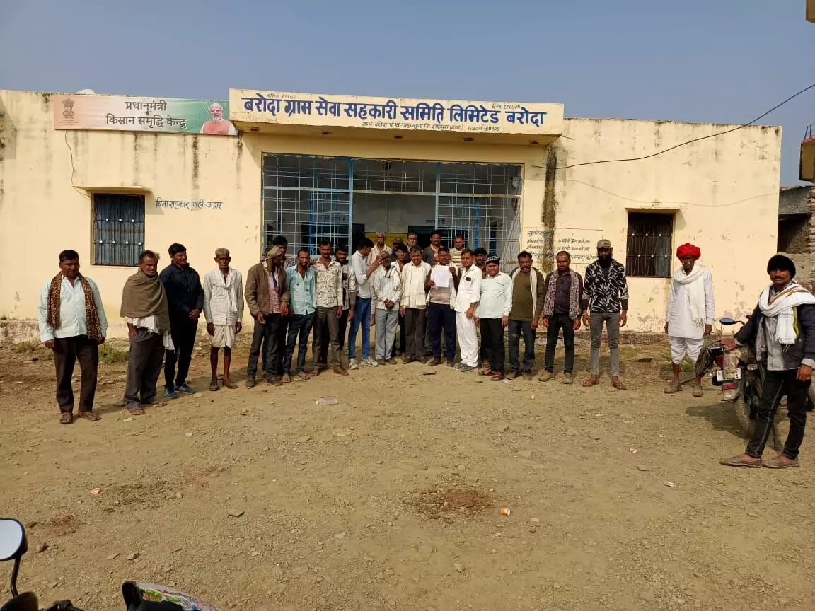 खाद का गंभीर संकट- रबी सीजन की बुवाई और फसलों की बढ़वार पर मंडरा रहा है खतरा