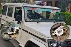 सड़क हादसा:  जीप खाई में पलटी, तीन की मौत, पच्चीस घायल