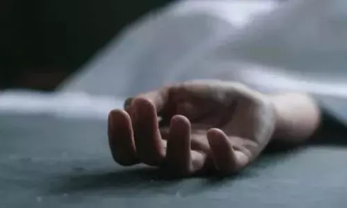 प्रेमी जोड़े को पेट्रोल डालकर जलाने का मामला, युवक ने उपचार के दौरान तोड़ा दम प्रेमी जोड़े को पेट्रोल डालकर जलाने का मामला, युवक ने उपचार के दौरान तोड़ा दम