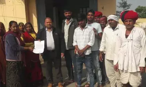 आसींद में यूरिया खाद की किल्लत पर किसानों का हंगामा