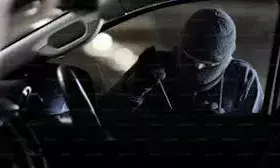 कार डेकोर की   आड़ में चोरी की गाड़ियों की खरीद-फरोख्त,लेता था चोरी तस्करी के काम ;गिरफ्तार