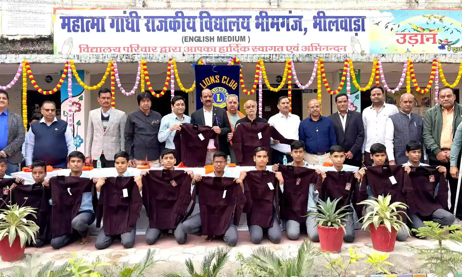 लायंस क्लब भीलवाड़ा ने जरूरतमंदों के लिए शुरू किया स्वेटर व कंबल वितरण अभियान