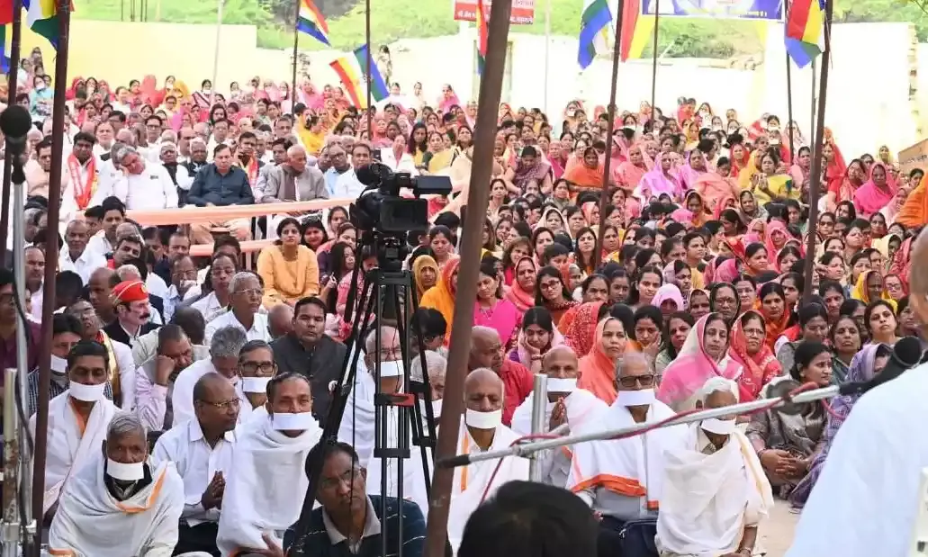 व्यक्ति का दृष्टिकोण सकारात्मक होना चाहिए : आचार्य महाश्रमण