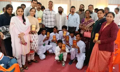 हेलन केलर विशेष विद्यालय में अंतरराष्ट्रीय दिव्यांग दिवस समारोह मनाया