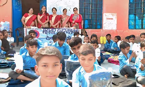 महावीर इंटरनेशनल वीरा देशना केंद्र चित्तौड़गढ़ द्वारा स्वेटर वितरण