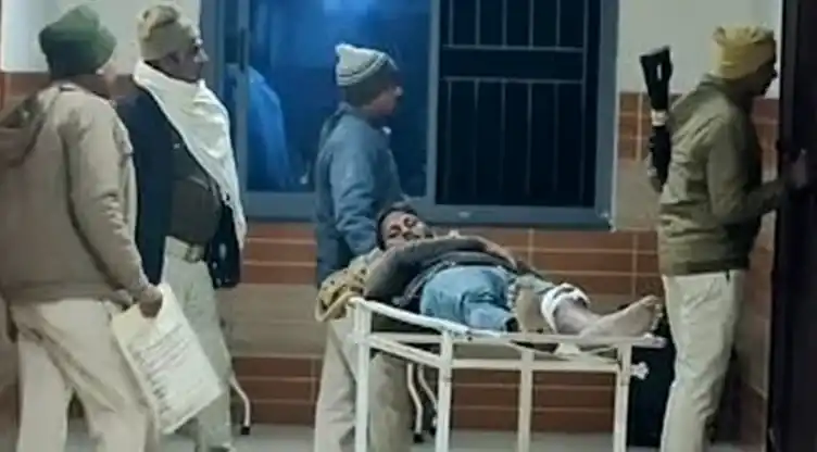 नाव से आ रही थी भारी मात्रा में विदेशी शराब, मुठभेड़ में कुख्यात तस्कर घायल