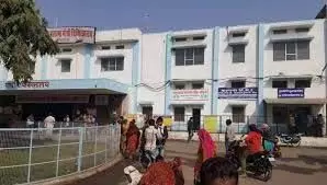 महात्मा गांधी अस्पताल व एमसीएच इकाई में अव्यवस्थाएँ चरम पर, मरीजों को भारी परेशानी महात्मा गांधी अस्पताल व एमसीएच इकाई में अव्यवस्थाएँ चरम पर, मरीजों को भारी परेशानी