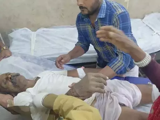 नहर के पानी विवाद में बुजुर्ग किसान पर हमला:एक हाथ और एक पैर टूटा