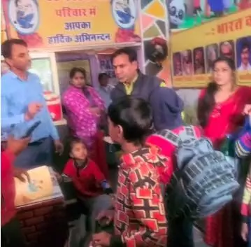 स्कूल शिक्षक पर बच्चों से मारपीट का आरोप, अभिभावकों ने कार्रवाई की मांग की