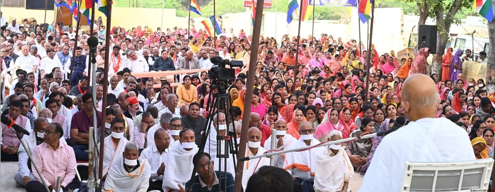 व्यक्ति का दृष्टिकोण सकारात्मक होना चाहिए : आचार्य महाश्रमण