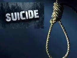 होटल में युवक ने फांसी लगाकर दी जान एक्स वाइफ मौजूद थी कमरे में होटल में युवक ने फांसी लगाकर दी जान एक्स वाइफ मौजूद थी कमरे में