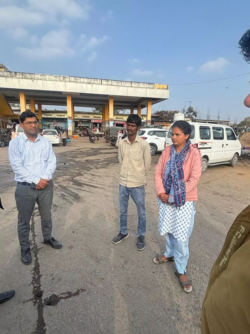 जिला कलेक्टर नमित मेहता के निर्देश पर अस्पताल, बस स्टैंड व उर्वरक वितरण की व्यवस्थाओं का निरीक्षण जिला कलेक्टर नमित मेहता के निर्देश पर अस्पताल, बस स्टैंड व उर्वरक वितरण की व्यवस्थाओं का निरीक्षण