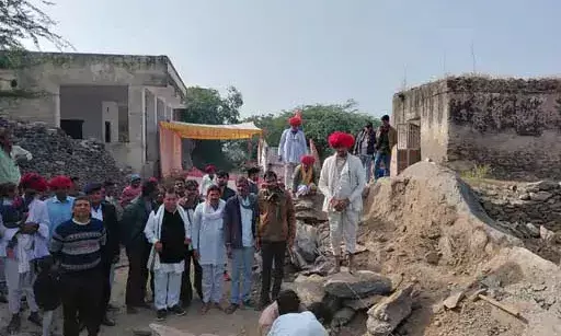 बोरला गांव में देवनारायण भगवान के नवनिर्मित मंदिर का निर्माण शुरू