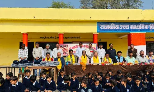 जरूरतमंद बच्चों को 151 स्वेटर वितरित