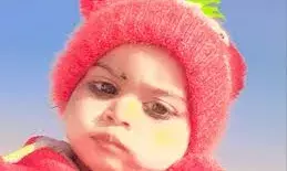 जेसीबी की चपेट में आई 15 महीने की मासूम, मजदूरी में व्यस्त थे मां-बाप