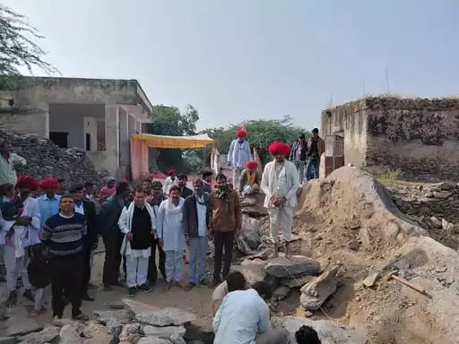 बोरला गांव में देवनारायण भगवान के नवनिर्मित मंदिर का निर्माण शुरू