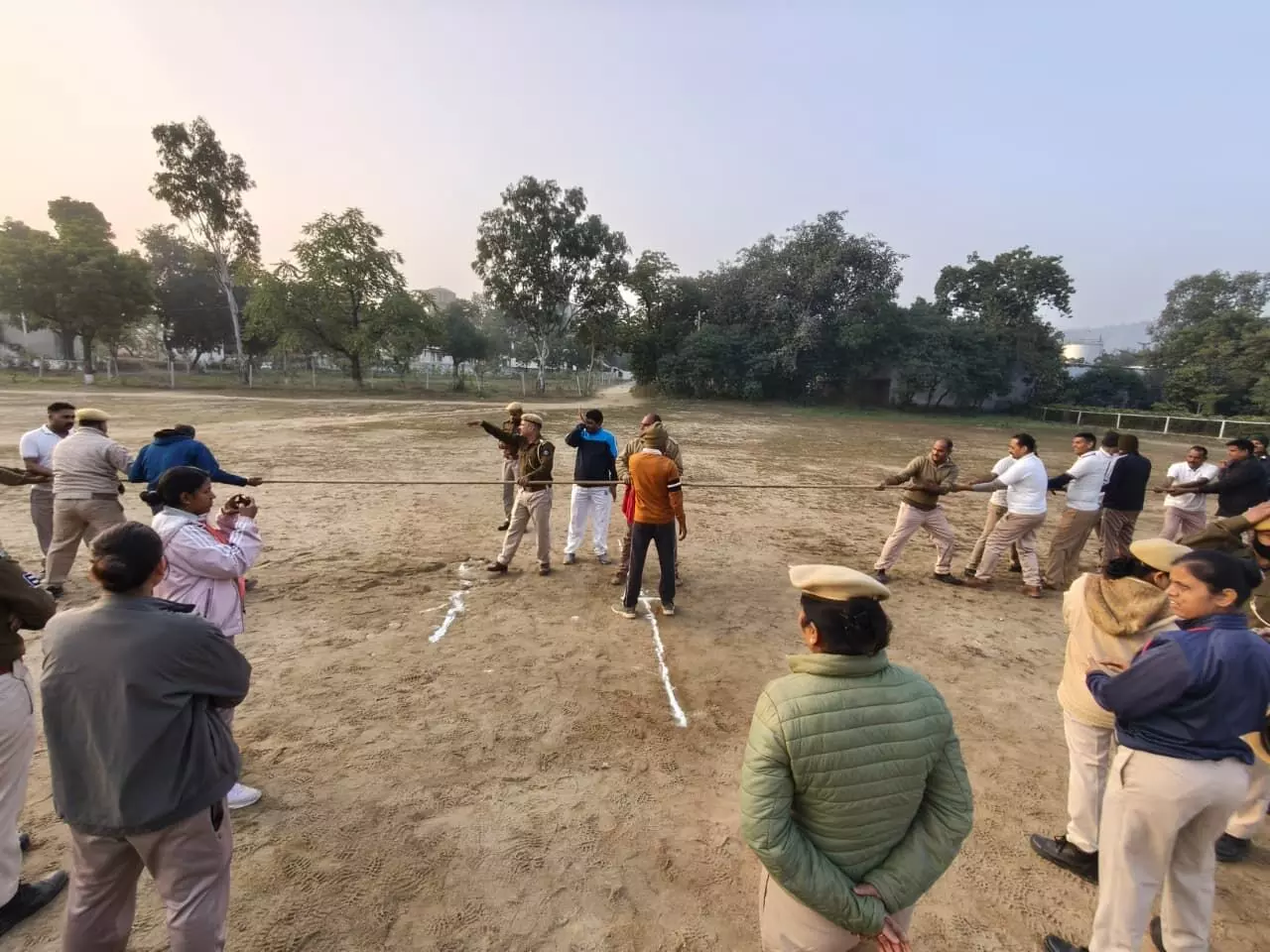 गृहरक्षा स्थापना दिवस पर होमगार्ड जवानों की रस्साकसी प्रतियोगिता,जवानों ने दिखाया दमखम