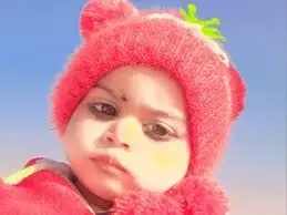 जेसीबी की चपेट में आई 15 महीने की मासूम, मजदूरी में व्यस्त थे मां-बाप जेसीबी की चपेट में आई 15 महीने की मासूम, मजदूरी में व्यस्त थे मां-बाप