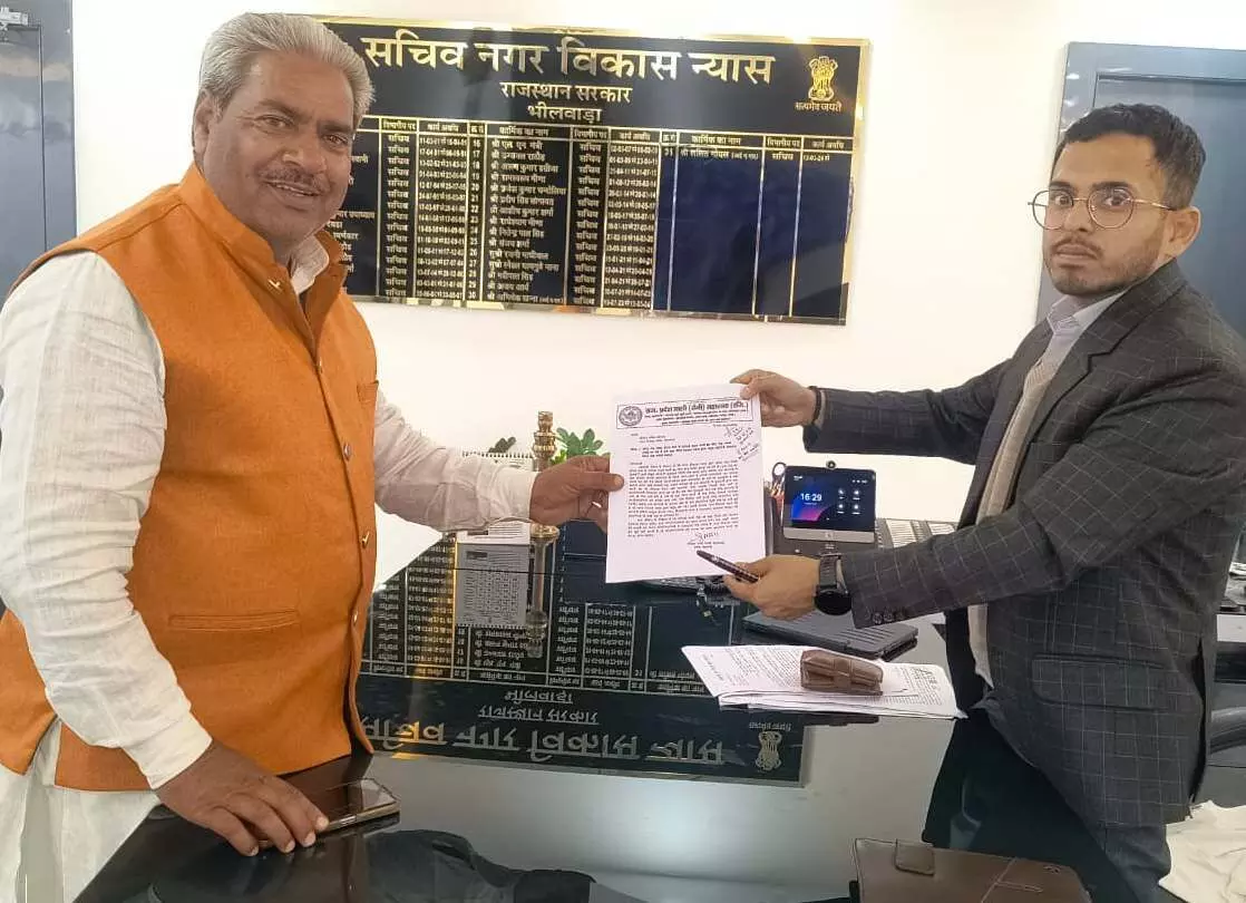 माली का आरोप, अधूरी सड़क से कॉलोनी वासी नाराज