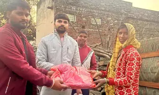 आसींद में पार्षद प्रतिनिधि ने 501 जरूरतमंदों को बांटे कंबल आसींद में पार्षद प्रतिनिधि ने 501 जरूरतमंदों को बांटे कंबल