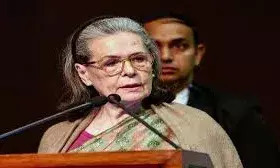 सोनिया गांधी का आरोप: नेहरू के विचार तोड़े-मरोड़े जा रहे हैं, सच दबाया नहीं जा सकता