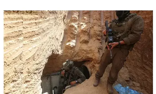 इजरायल की आतंकियों के खिलाफ बड़ी कार्रवाई, सुरंग में छिपे हमास के 40 लड़ाके ढेर; लेबनान में भीषण हवाई हमले