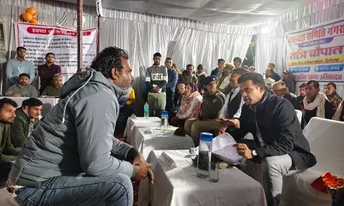 जिला कलक्टर ने सुदरी में आयोजित रात्रि चौपाल में सुनी जनसमस्याएँ