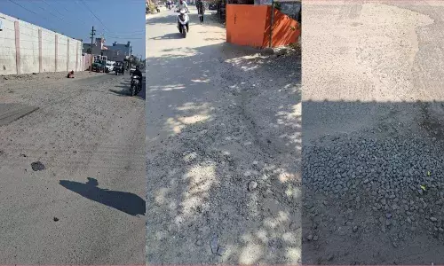पासंल रोड और जवाहर नगर मार्ग पर गड्ढों से आवागमन बेहाल, लोगों में बढ़ी नाराजगी पासंल रोड और जवाहर नगर मार्ग पर गड्ढों से आवागमन बेहाल, लोगों में बढ़ी नाराजगी