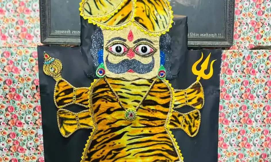 गांधीनगर शनि मंदिर में ऊनी चोला चढ़ाया