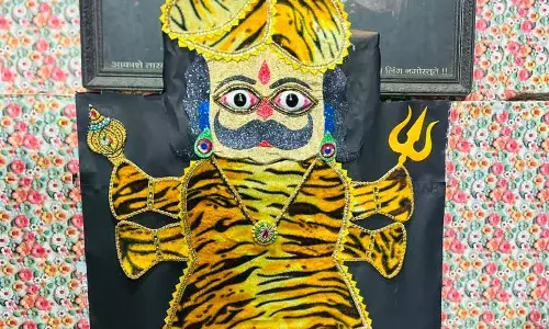 गांधीनगर शनि मंदिर में ऊनी चोला चढ़ाया गांधीनगर शनि मंदिर में ऊनी चोला चढ़ाया