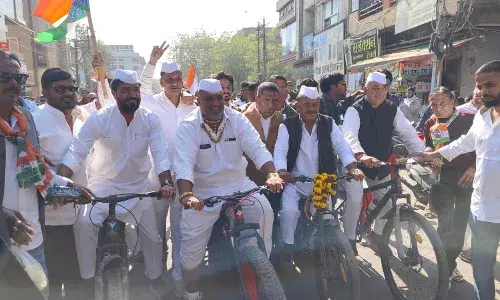 कांग्रेस अध्यक्ष शपथ ग्रहण से पहले निकली रैली, कुछ देर में होगी शपथ,धीरज पहुंचे कांग्रेस अध्यक्ष शपथ ग्रहण से पहले निकली रैली, कुछ देर में होगी शपथ,धीरज पहुंचे