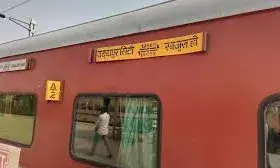 खजुराहो–उदयपुर इंटरसिटी पर पथराव, कोच का शीशा टूटा