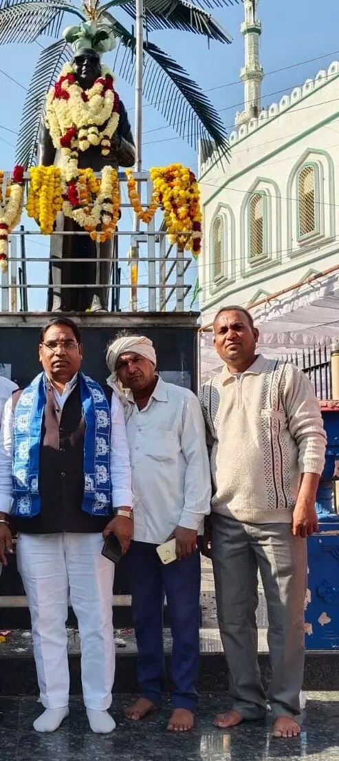 अंबेडकर प्रतिमा पर माल्यार्पण, बसपा ने मनाया महापरिनिर्वाण दिवस