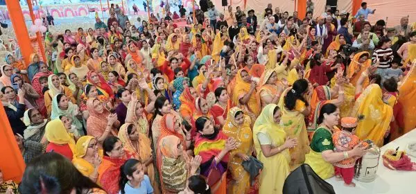 आरके पुरम में चल रही भागवत कथा में धूमधाम से मनाया कृष्ण जन्मोत्सव