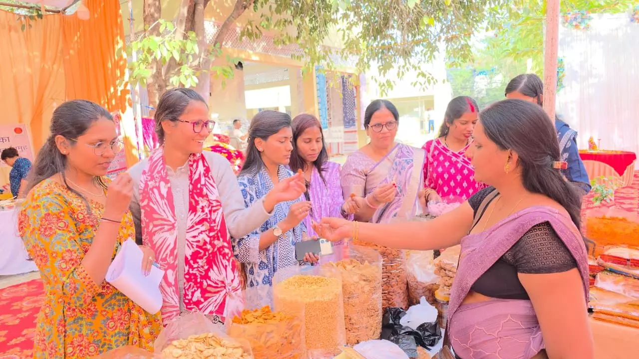 अमृता हाट मेले में खेलकूद प्रतियोगिताओं का आयोजन अमृता हाट मेले में खेलकूद प्रतियोगिताओं का आयोजन