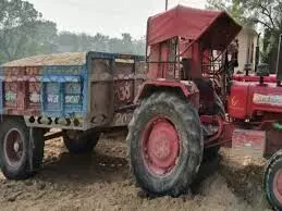 बजरी दोहन करते तीन ट्रैक्टर ट्राली जब्त बजरी दोहन करते तीन ट्रैक्टर ट्राली जब्त