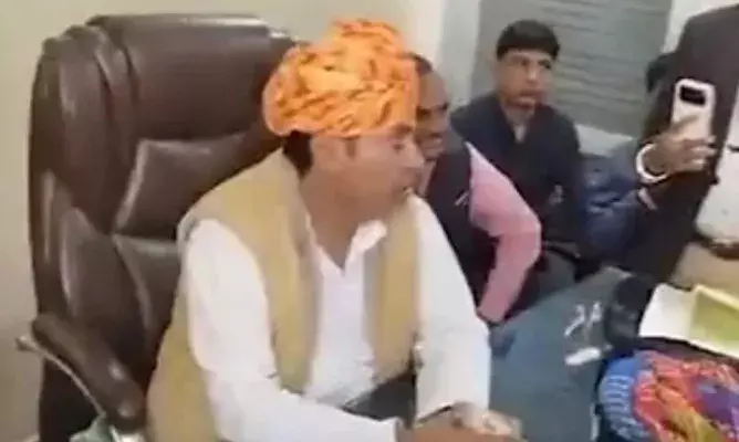 विधायक गोपी मीणा फिर विवादों में: जनसुनवाई में सरपंच-सचिव को ‘चोर’ कहा, बेचाननामा का तंज… पुराने दो वीडियो भी आए फिर चर्चा में