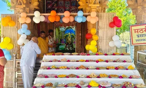 सांवरिया सेठ को लगाया छप्पन भोग, गाए भजन, हुए दिव्य दर्शन सांवरिया सेठ को लगाया छप्पन भोग, गाए भजन, हुए दिव्य दर्शन