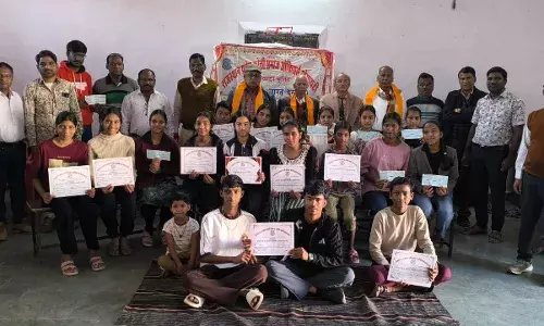 कोली समाज ऑफिसर्स सोसाइटी ने मेधावी छात्रों का किया सम्मान कोली समाज ऑफिसर्स सोसाइटी ने मेधावी छात्रों का किया सम्मान