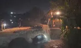 मथुरा में नहर में बाइक गिरने से तीन की मौत मथुरा में नहर में बाइक गिरने से तीन की मौत