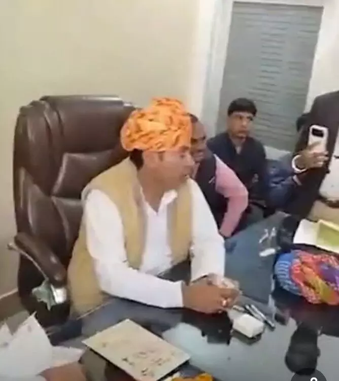 विधायक गोपी मीणा फिर विवादों में: जनसुनवाई में सरपंच-सचिव को ‘चोर’ कहा, बेचाननामा का तंज… पुराने दो वीडियो भी आए फिर चर्चा में