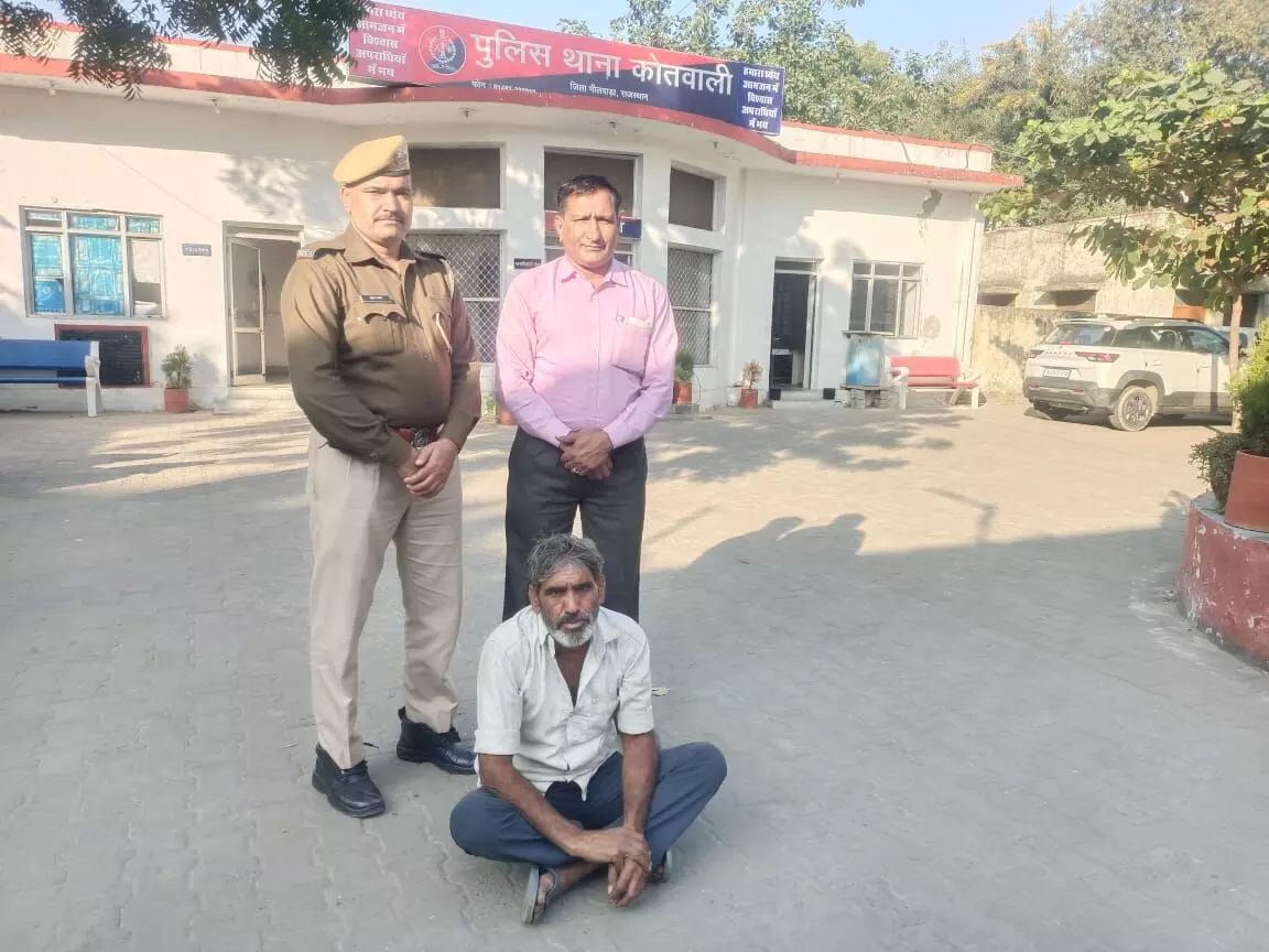 21 साल से फरार आरोपी गिरफ्तार — जिला स्पेशल टीम की बड़ी सफलता 21 साल से फरार आरोपी गिरफ्तार — जिला स्पेशल टीम की बड़ी सफलता