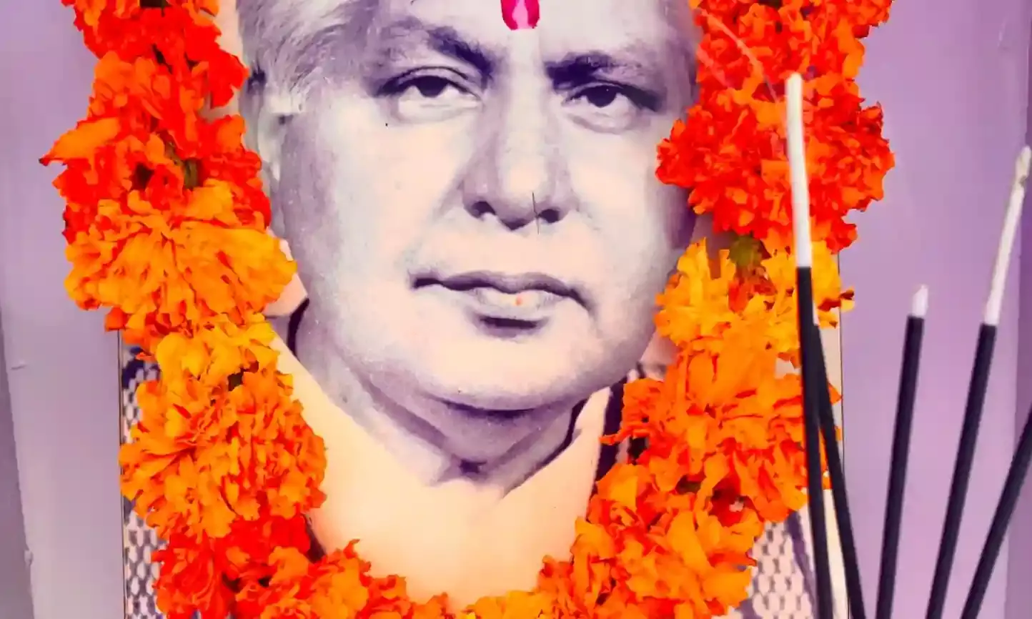 पिताश्री की अमर विरासत- संस्कार, सत्य और सेवा, जिन्होंने मुझे गढ़ा, वही आज श्रद्धांजलि का आधार हैं पिताश्री की अमर विरासत- संस्कार, सत्य और सेवा, जिन्होंने मुझे गढ़ा, वही आज श्रद्धांजलि का आधार हैं