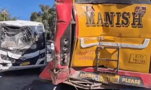 अजमेर में दो प्राइवेट बसों की भिड़ंत, कई यात्री घायल