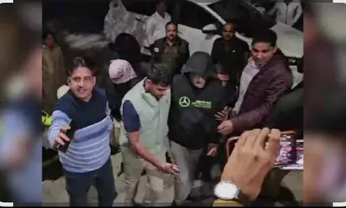 विक्रम भट्ट और पत्नी श्वेतांबरी की गिरफ्तारी, उदयपुर पुलिस रातों-रात मुंबई से लाई; 30 करोड़ की धोखाधड़ी से जुड़ा मामला विक्रम भट्ट और पत्नी श्वेतांबरी की गिरफ्तारी, उदयपुर पुलिस रातों-रात मुंबई से लाई; 30 करोड़ की धोखाधड़ी से जुड़ा मामला