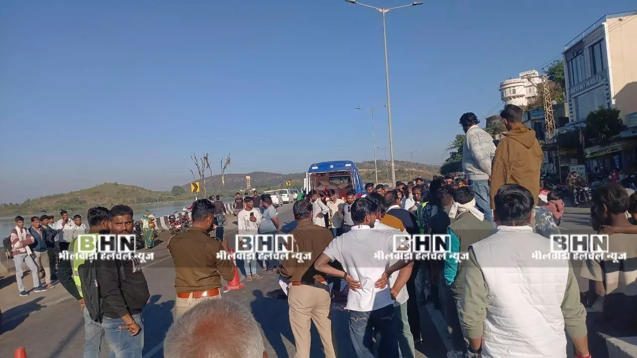 नेशनल हाईवे 758 पर गुरला बस स्टैंड पर टैंकर कि चपेट में आने से 17 वर्षीय युवक की मौत नेशनल हाईवे 758 पर गुरला बस स्टैंड पर टैंकर कि चपेट में आने से 17 वर्षीय युवक की मौत