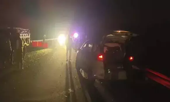 कार और ट्रैक्टर में भिड़ंत, हादसे में 2 युवकों की मौत, 5 घायल