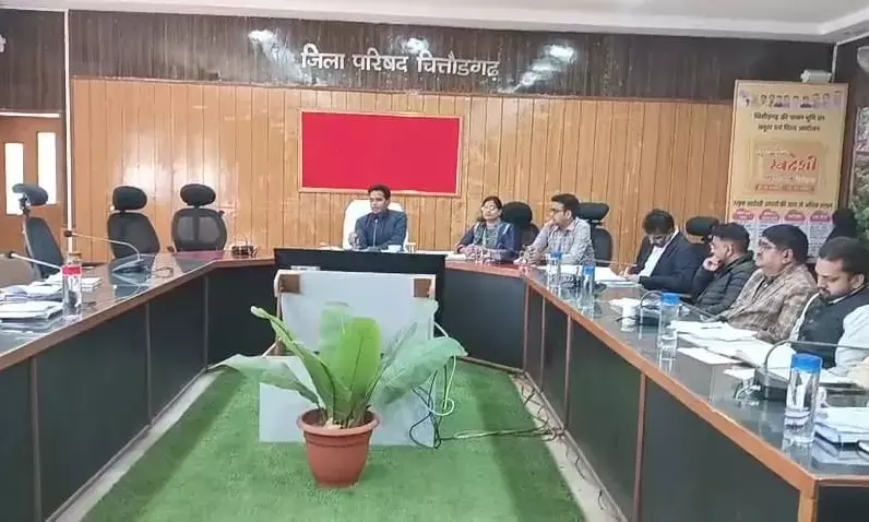 जिला कलक्टर की अध्यक्षता में साप्ताहिक बैठक आयोजित