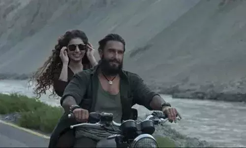 बॉक्स ऑफिस पर मूवी धुरंधर का जलवा, सारा अर्जुन ने रणवीर सिंह को लेकर लिखी ऐसी बात, जानें क्या कहा? बॉक्स ऑफिस पर मूवी धुरंधर का जलवा, सारा अर्जुन ने रणवीर सिंह को लेकर लिखी ऐसी बात, जानें क्या कहा?