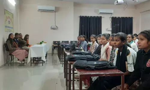 जहाजपुर कॉलेज में विद्यार्थियों को सड़क सुरक्षा और एआई पर दोहरा ज्ञान जहाजपुर कॉलेज में विद्यार्थियों को सड़क सुरक्षा और एआई पर दोहरा ज्ञान